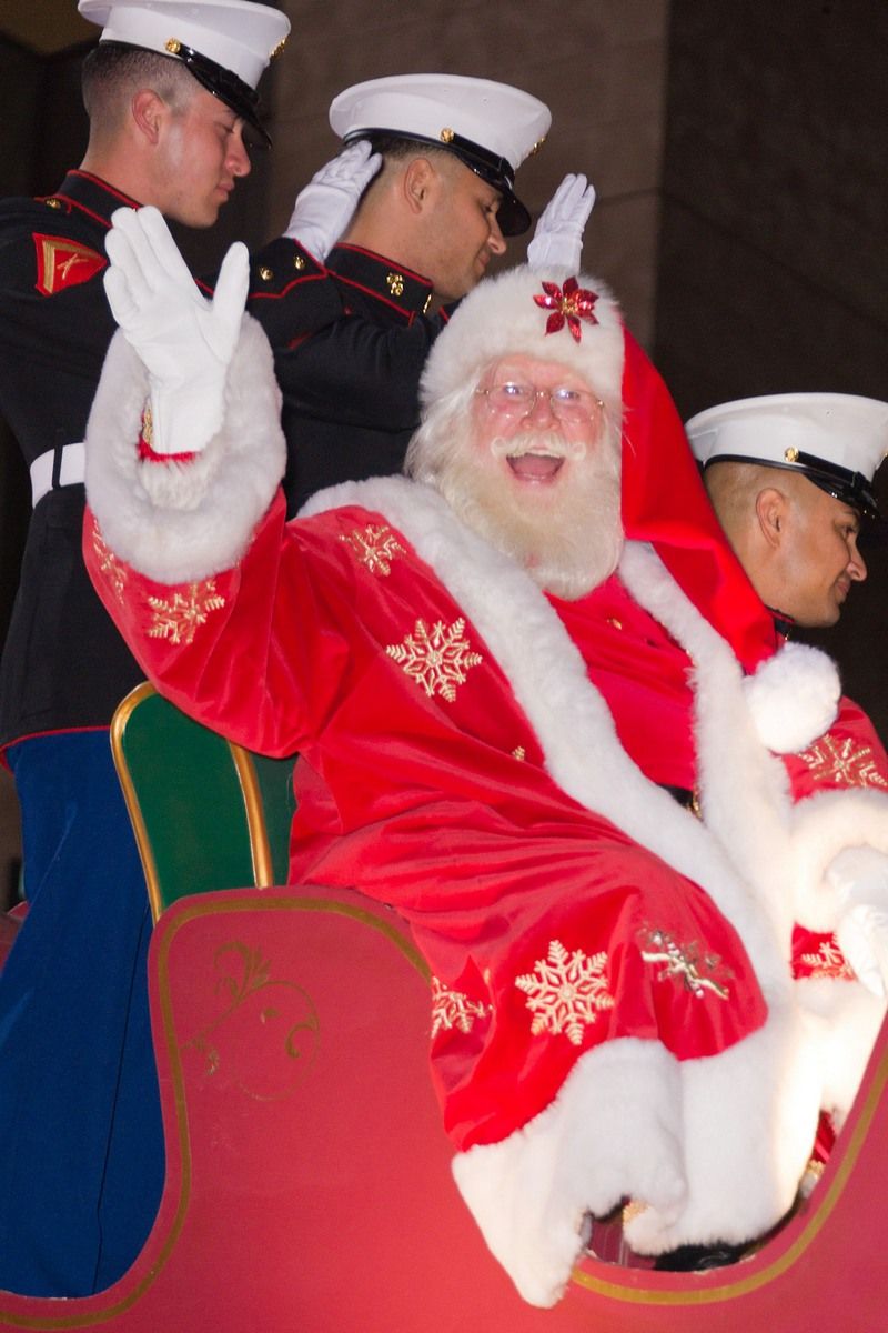 Photos: 80th Anniversary of The Hollywood Christmas Parade benefiting Marine Toys | Picture 132485